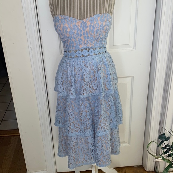 Lulus Dresses & Skirts - Lulus  Adorn lace strapless dress nwot